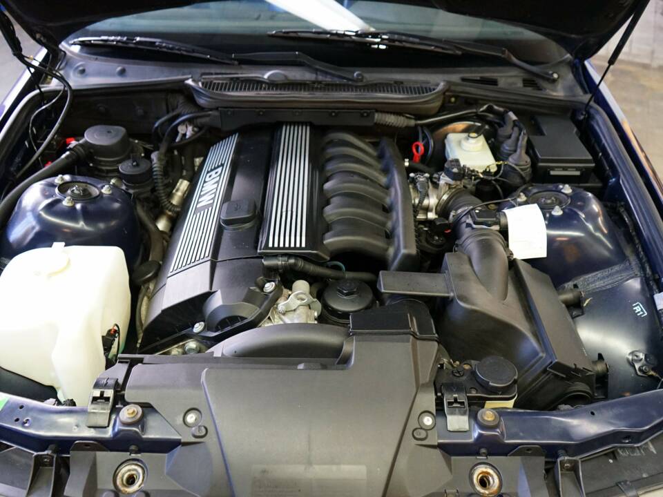 Image 31/33 of BMW 323ti Compact (1999)