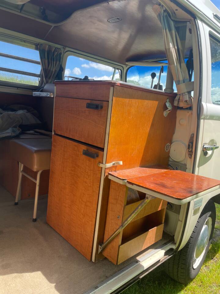 Image 7/9 of Volkswagen T2a Westfalia (1971)