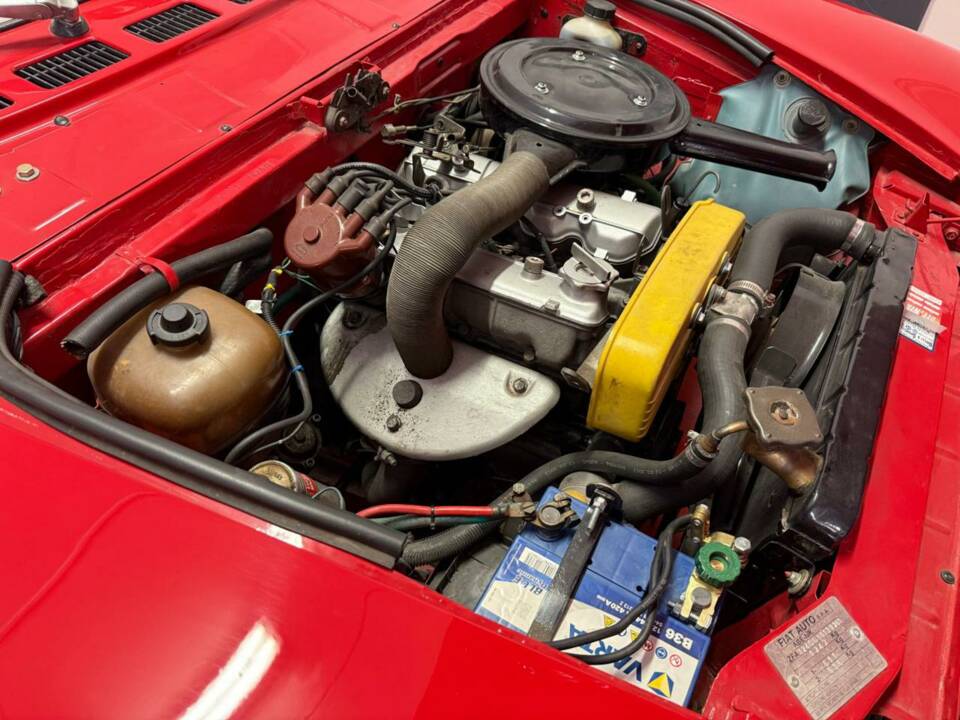 Image 14/50 de FIAT 124 Spider CS1 (1978)