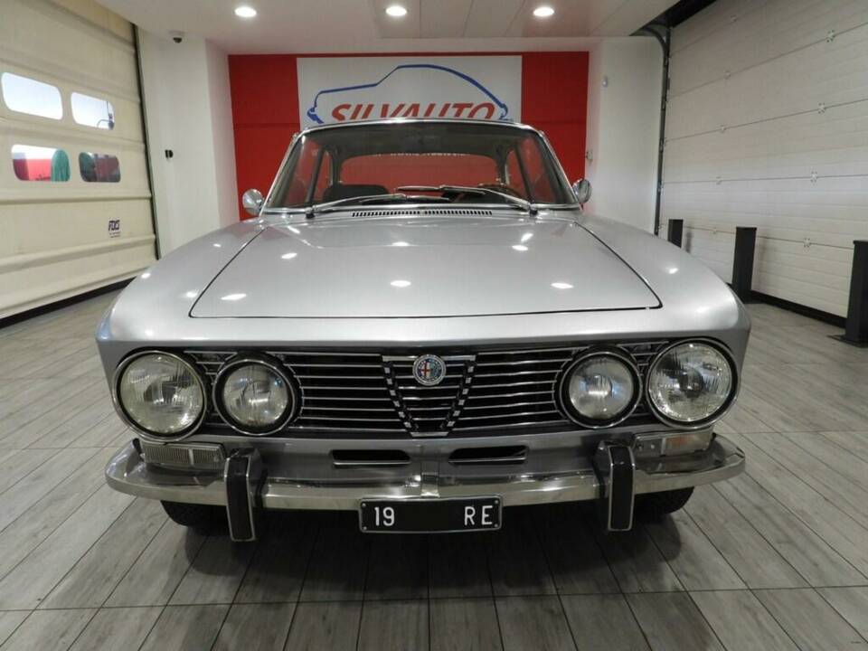 Image 2/15 of Alfa Romeo 2000 GT Veloce (1971)