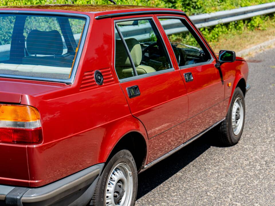 Imagen 30/50 de Alfa Romeo Giulietta 1.6 (1981)