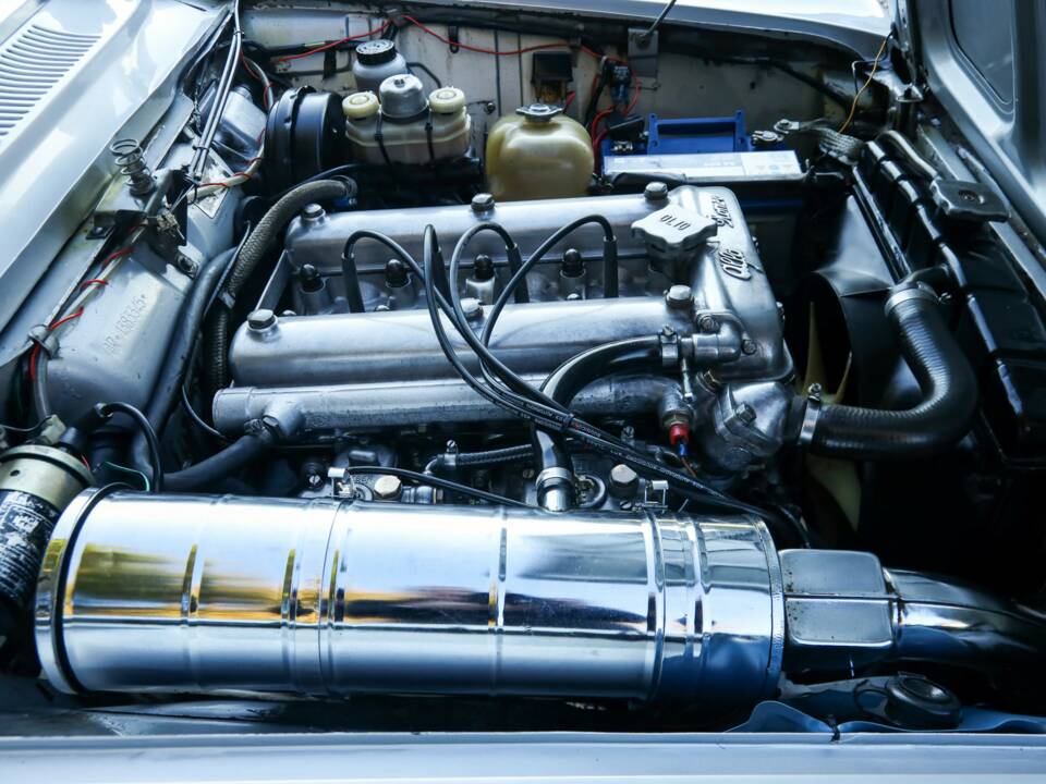 Image 32/50 of Alfa Romeo 1750 GT Veloce (1970)