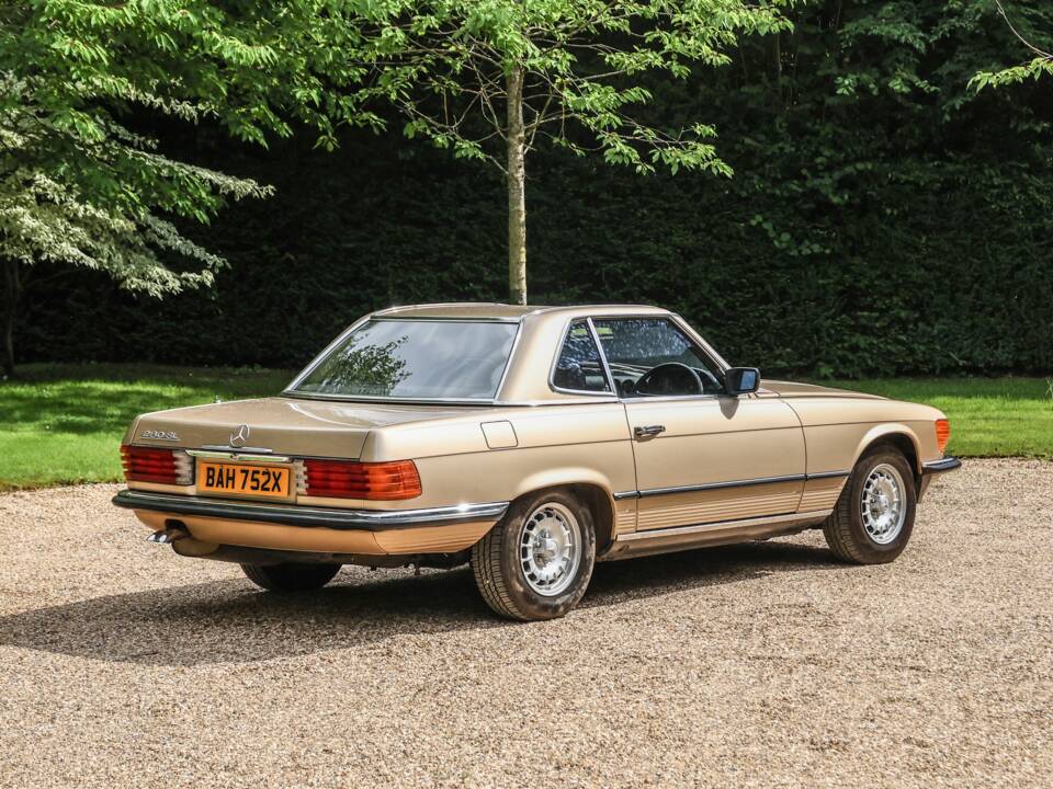 Afbeelding 3/40 van Mercedes-Benz 280 SL (1981)