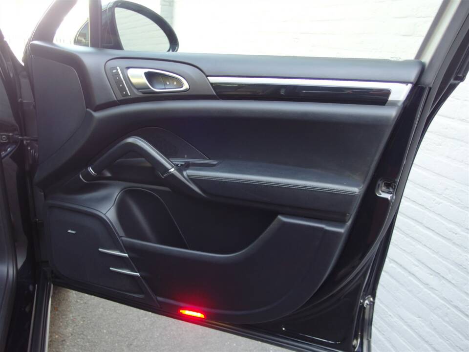 Image 63/96 of Porsche Cayenne S Diesel (2013)