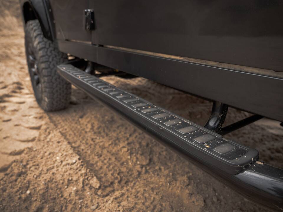 Image 17/41 of Land Rover Defender 110 (1992)