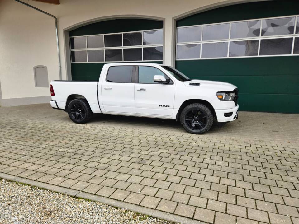Image 47/62 of Dodge Ram 1500 (2020)