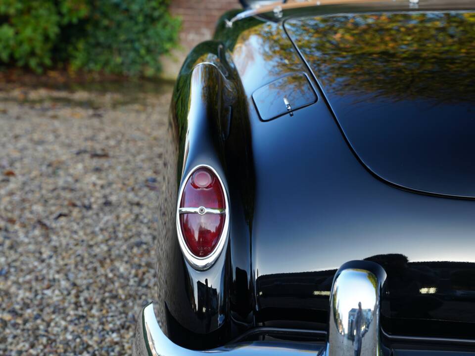 Image 28/50 of Nash-Healey Roadster (1953)