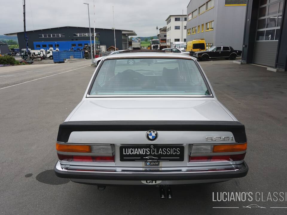 Image 7/59 of BMW 528i (1982)