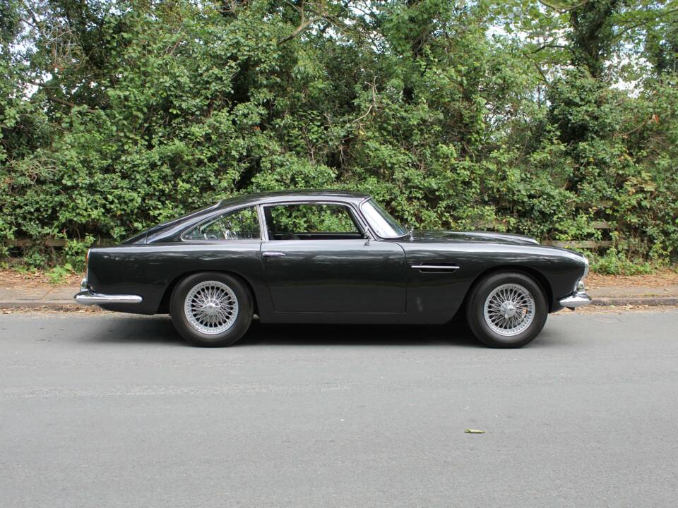 Image 7/19 of Aston Martin DB 4 (1961)