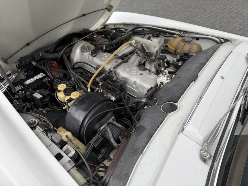 Image 40/50 of Mercedes-Benz 280 SL (1971)