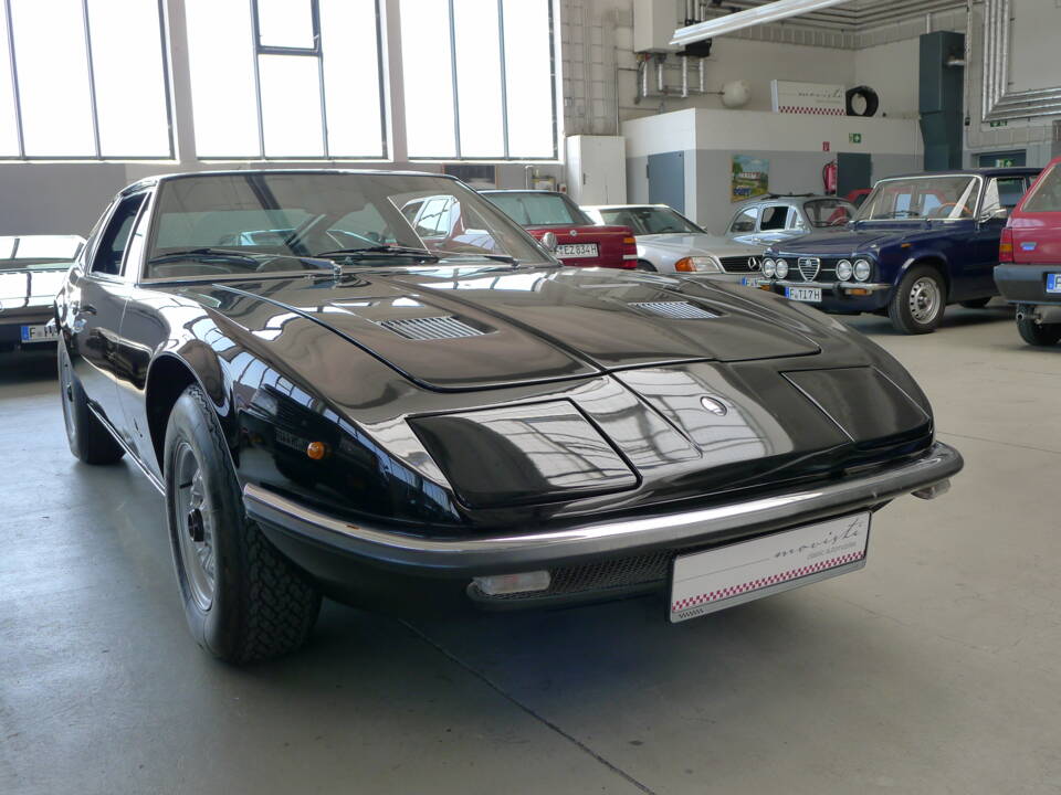 Image 23/38 of Maserati Indy 4700 (1970)