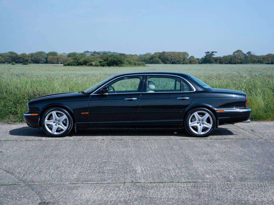Obraz 14/50 pojazdu Jaguar XJR Super V8 (2004)