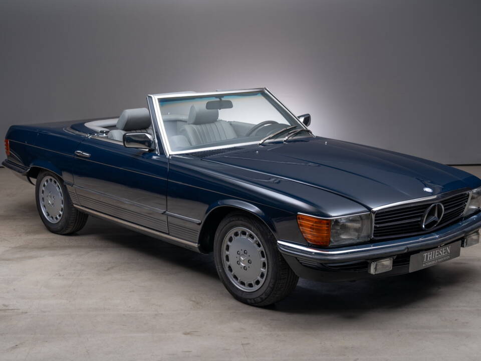 Image 2/24 of Mercedes-Benz 500 SL (1983)