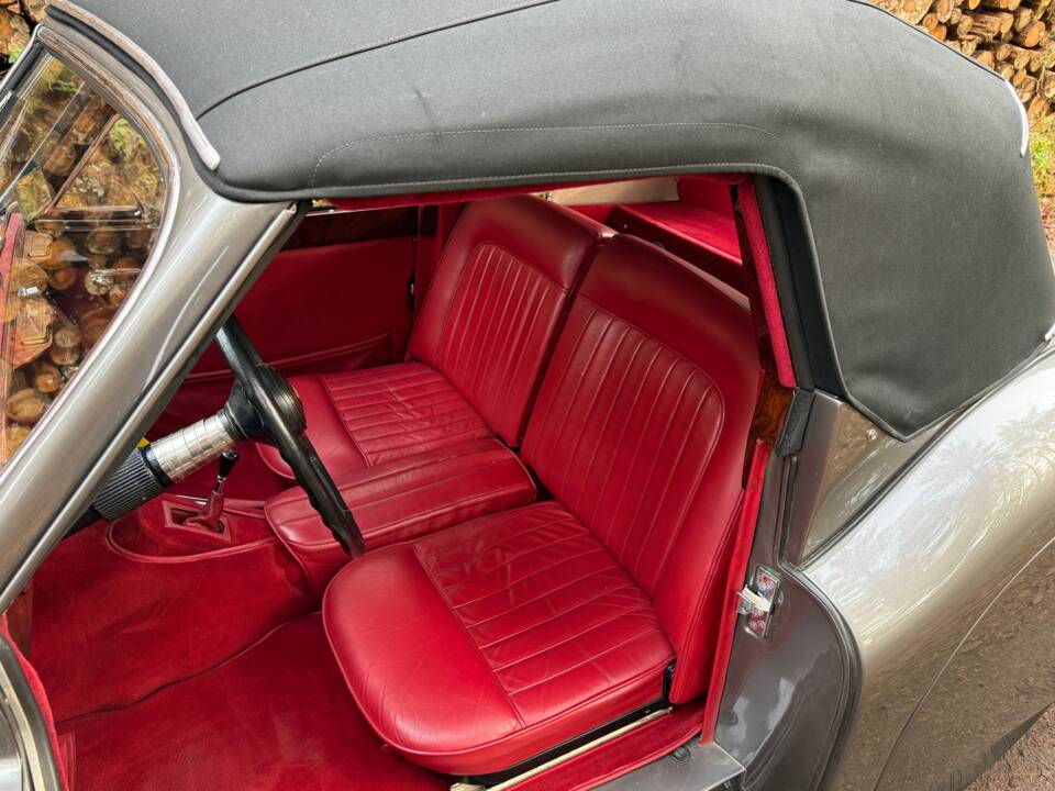 Image 17/25 de Jaguar XK 140 DHC (1956)