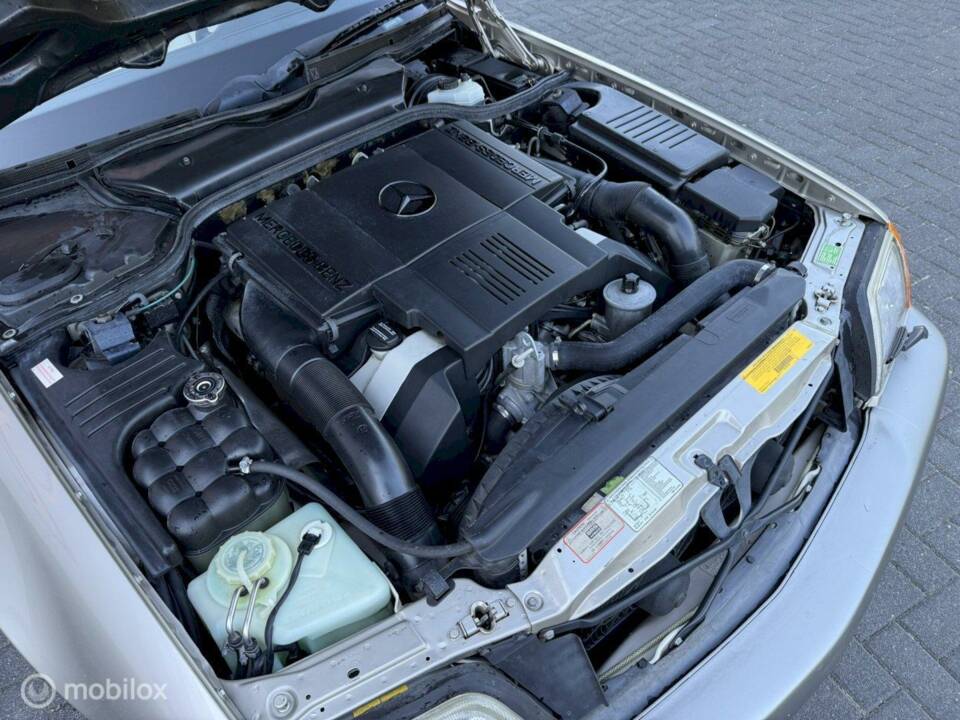 Image 27/35 of Mercedes-Benz 500 SL (1993)