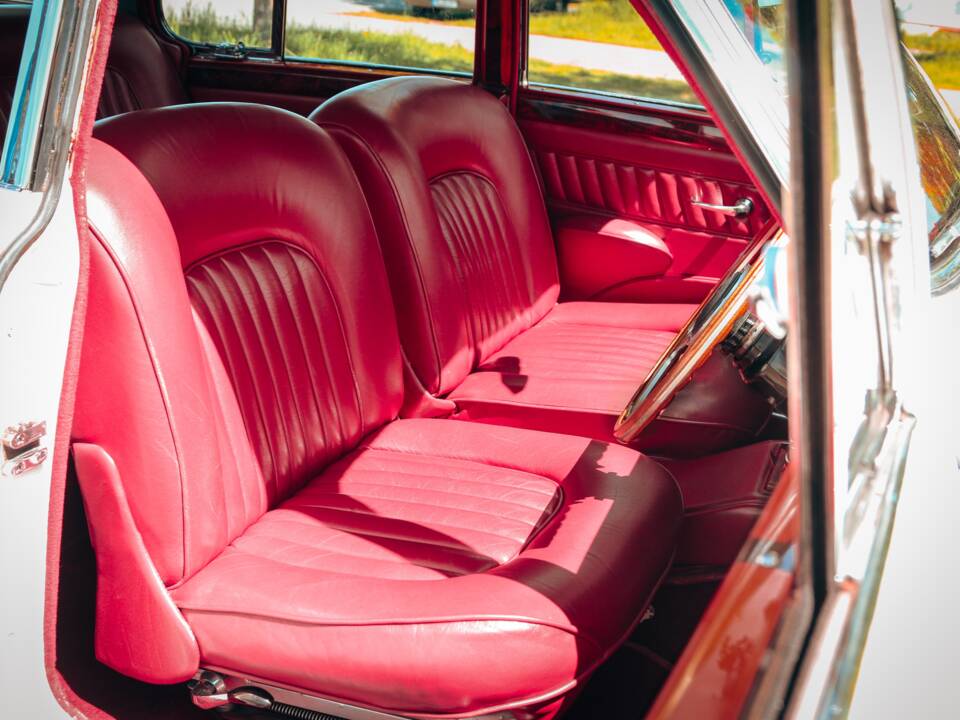 Image 4/18 de Jaguar Mk II 3.4 (1963)