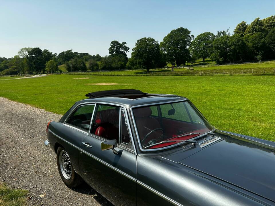 Image 8/38 of MG MGB GT V8 (1974)