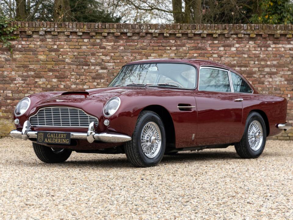 Image 21/50 de Aston Martin DB 5 Vantage (1965)