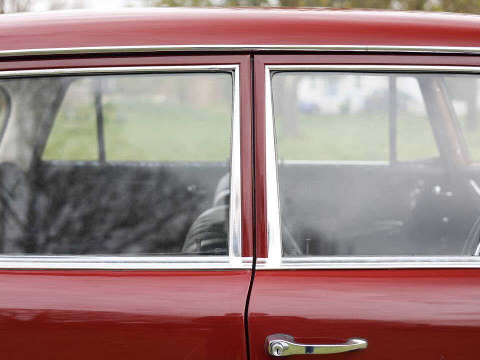 Image 28/50 of Mercedes-Benz 220 (1967)