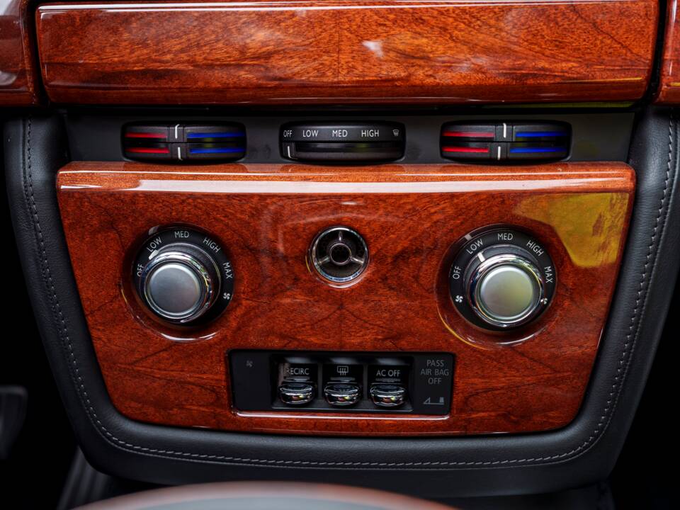 Image 25/35 of Rolls-Royce Phantom DHC (2008)