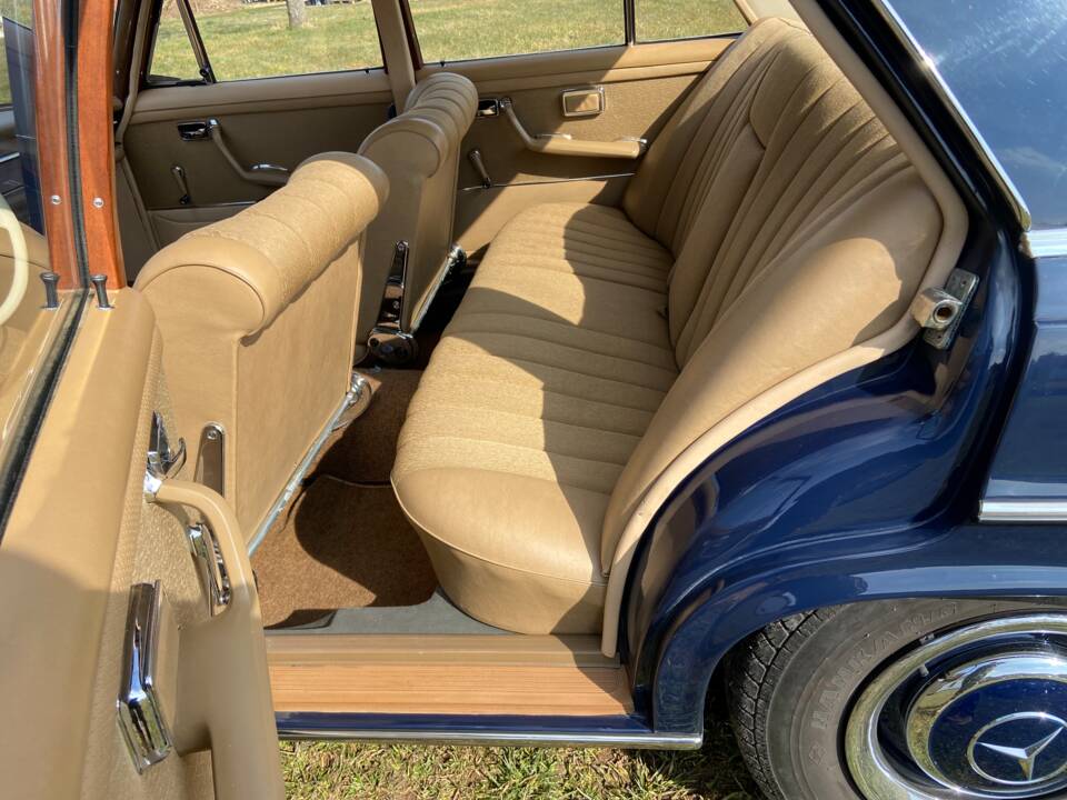 Image 37/52 of Mercedes-Benz 250 S (1967)