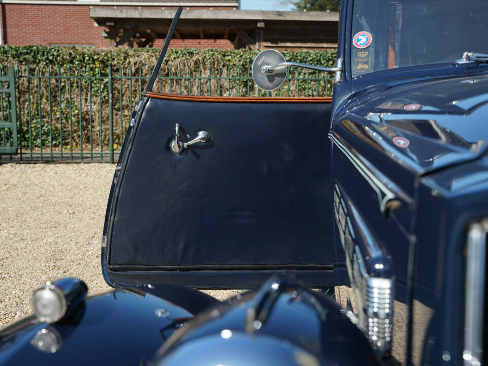 Image 48/50 of Packard eight (1937)