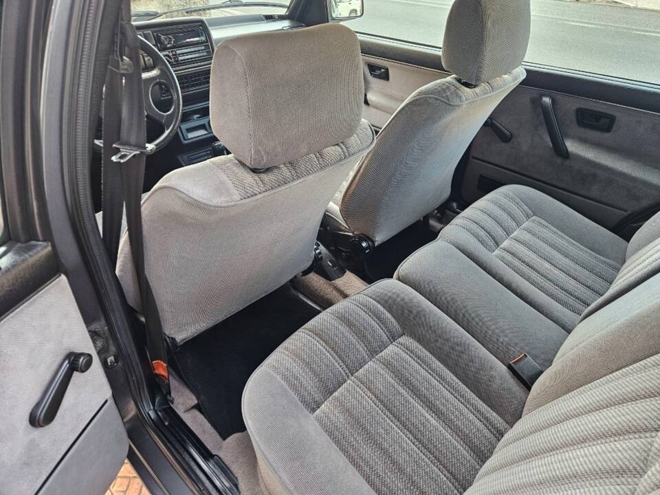 Bild 45/91 von Volkswagen Golf II 1.6 (1990)