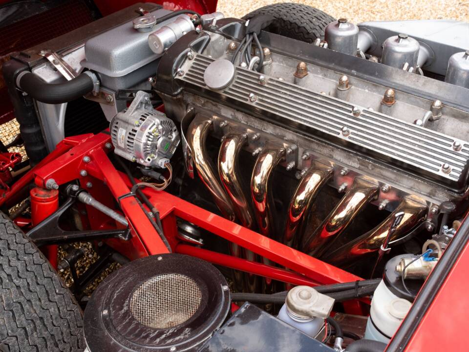 Image 5/50 de Jaguar E-Type (1967)