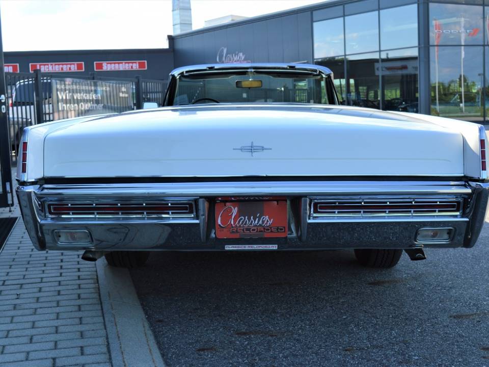 Image 19/50 of Lincoln Continental Convertible (1967)