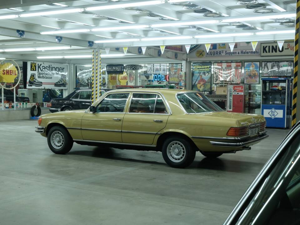 Image 7/50 de Mercedes-Benz 280 SE (1975)