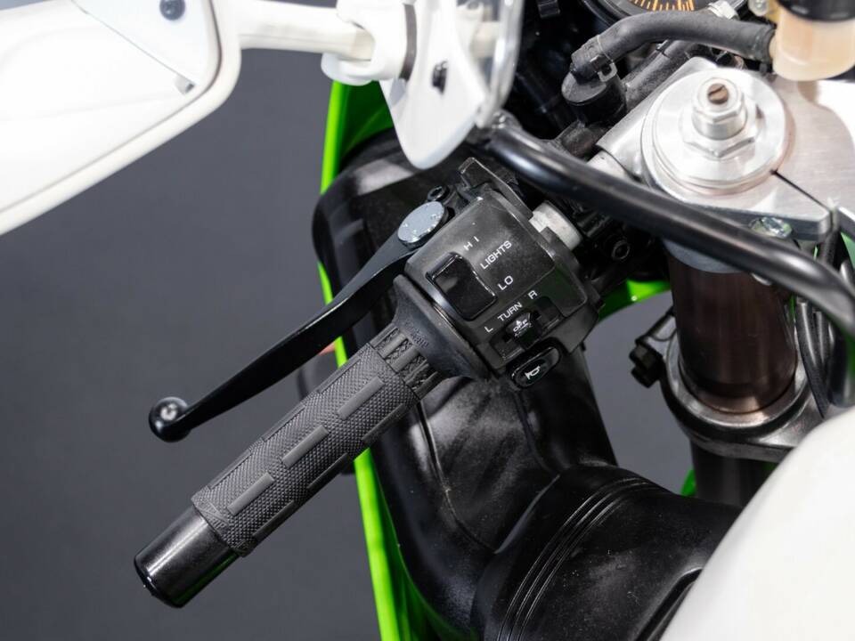 Afbeelding 18/35 van Kawasaki ZX-R 750 J/R (1993)