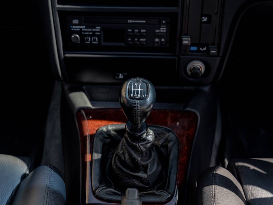 Image 58/75 of Lotus Carlton (1991)