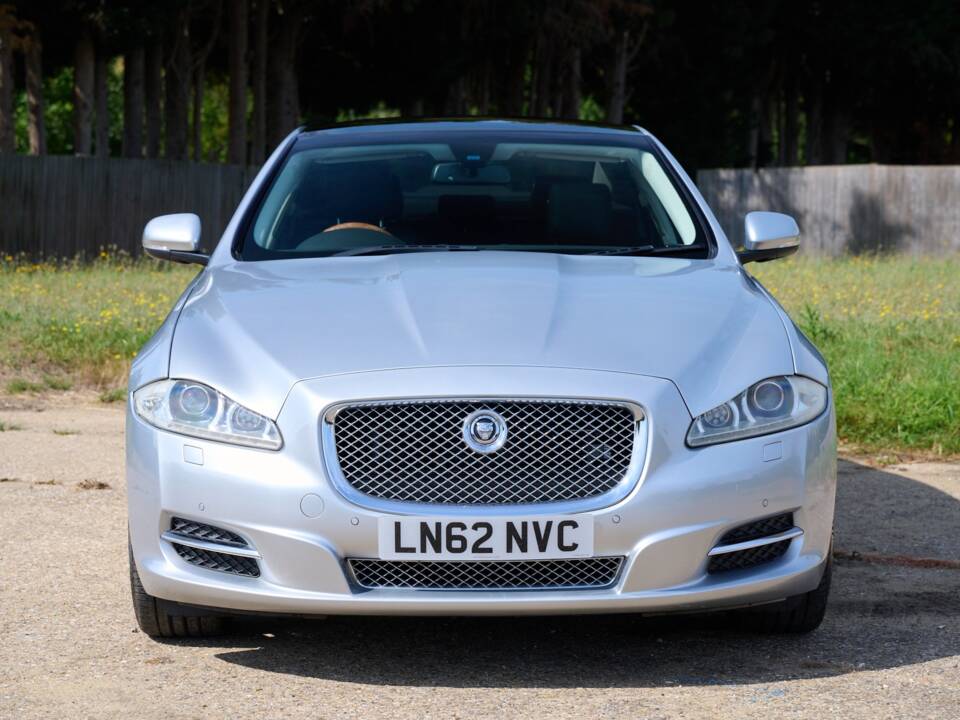Bild 4/50 von Jaguar XJ 5.0 (2012)