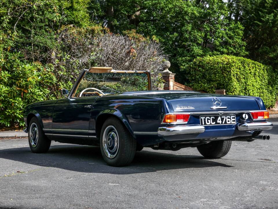 Imagen 3/17 de Mercedes-Benz 230 SL (1966)