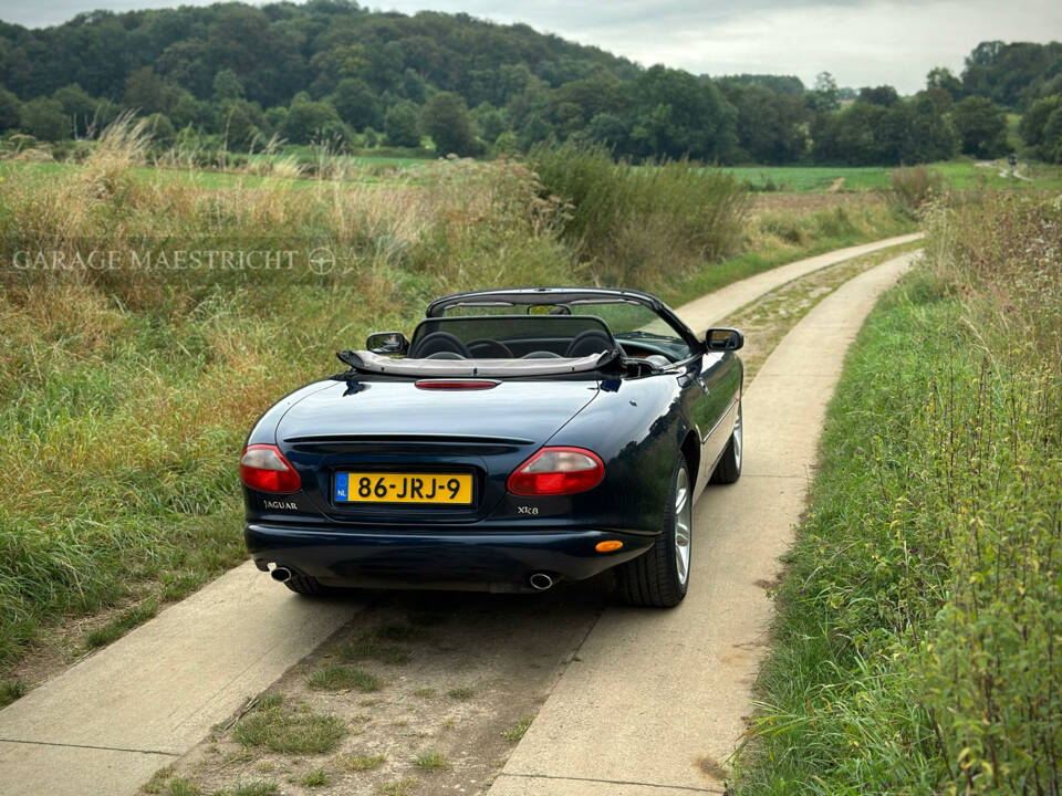 Image 14/100 de Jaguar XK8 4.0 (2000)