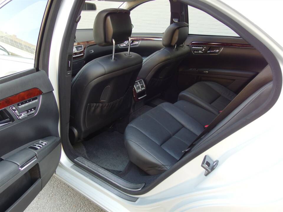 Image 59/98 of Mercedes-Benz S 500 L (2007)