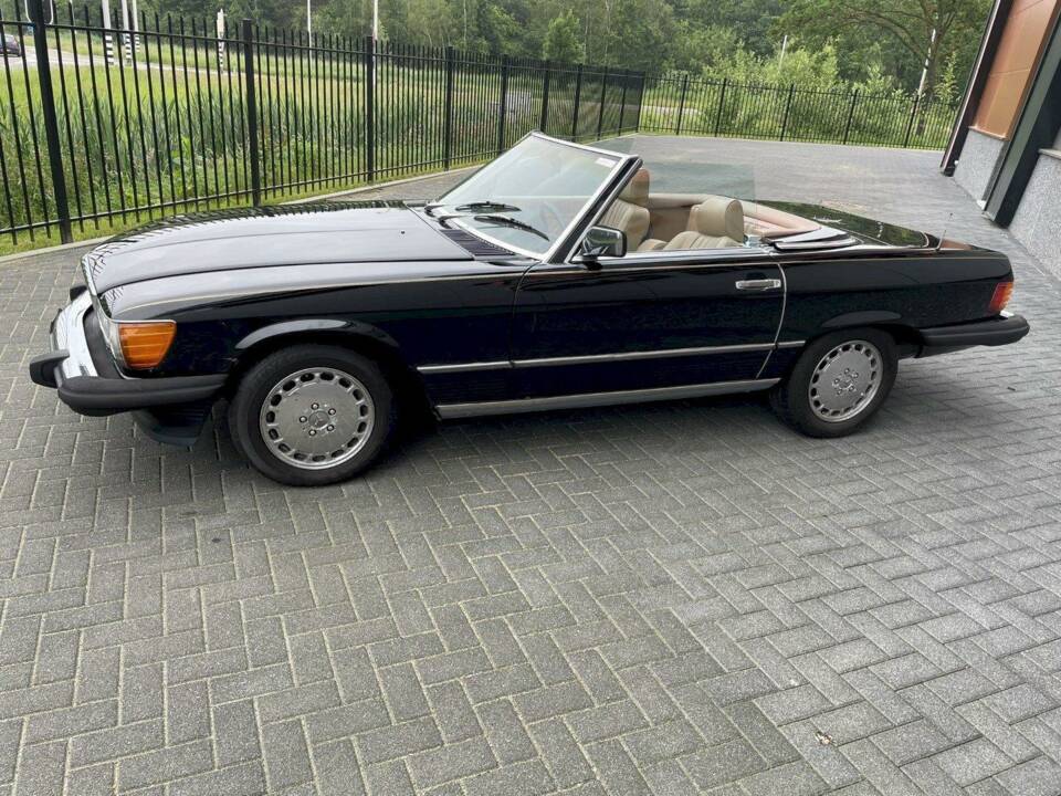 Afbeelding 5/36 van Mercedes-Benz 560 SL (1986)