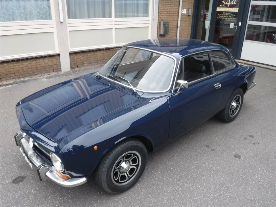 Image 5/39 of Alfa Romeo Giulia 1600 GT Junior (1973)