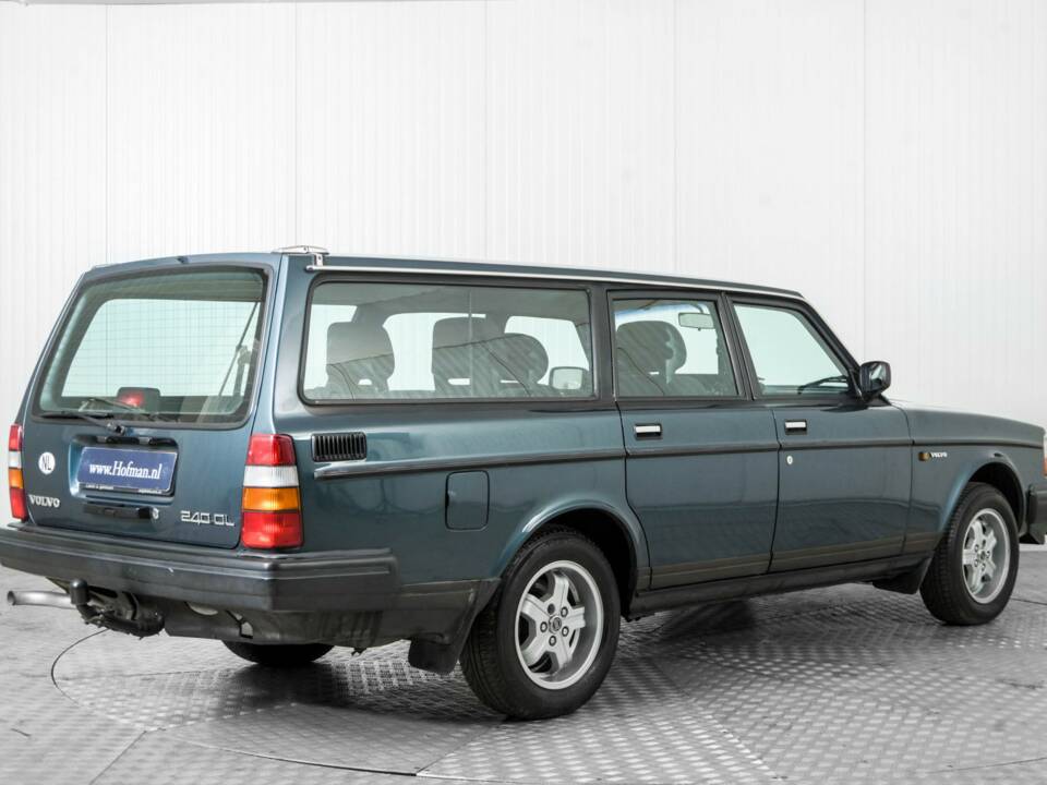 Immagine 2/50 di Volvo 240 GL (1990)
