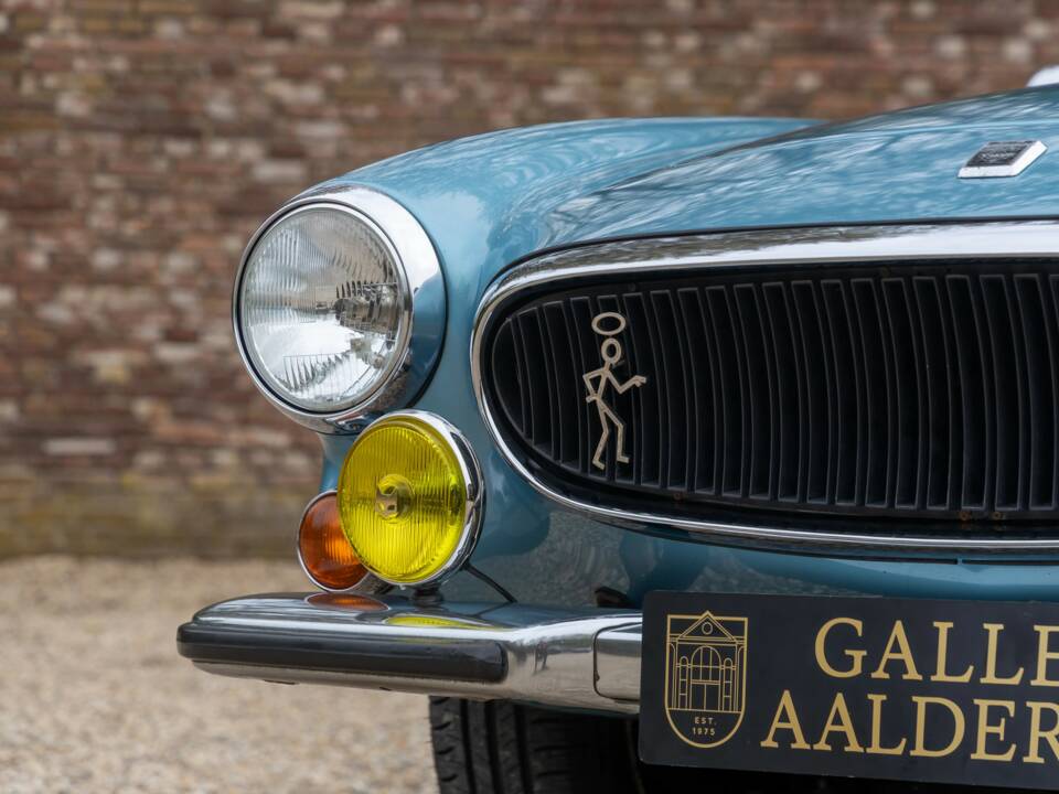 Image 38/50 of Volvo 1800 ES (1972)