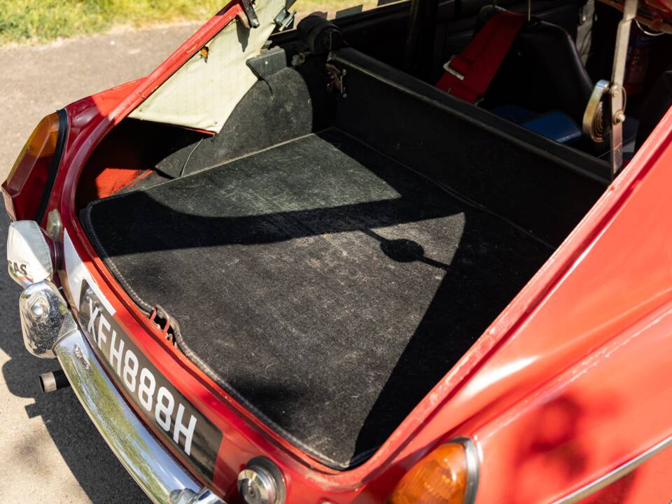 Image 35/50 of MG MGB GT (1970)