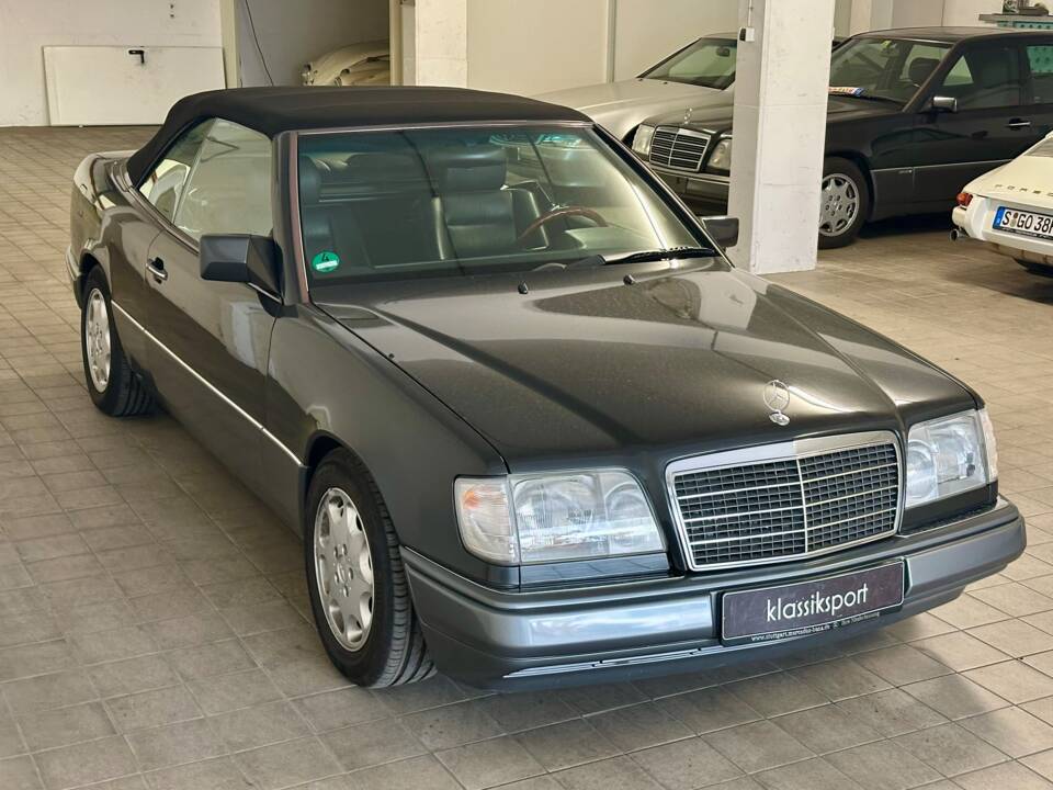Imagen 3/14 de Mercedes-Benz E 220 (1993)