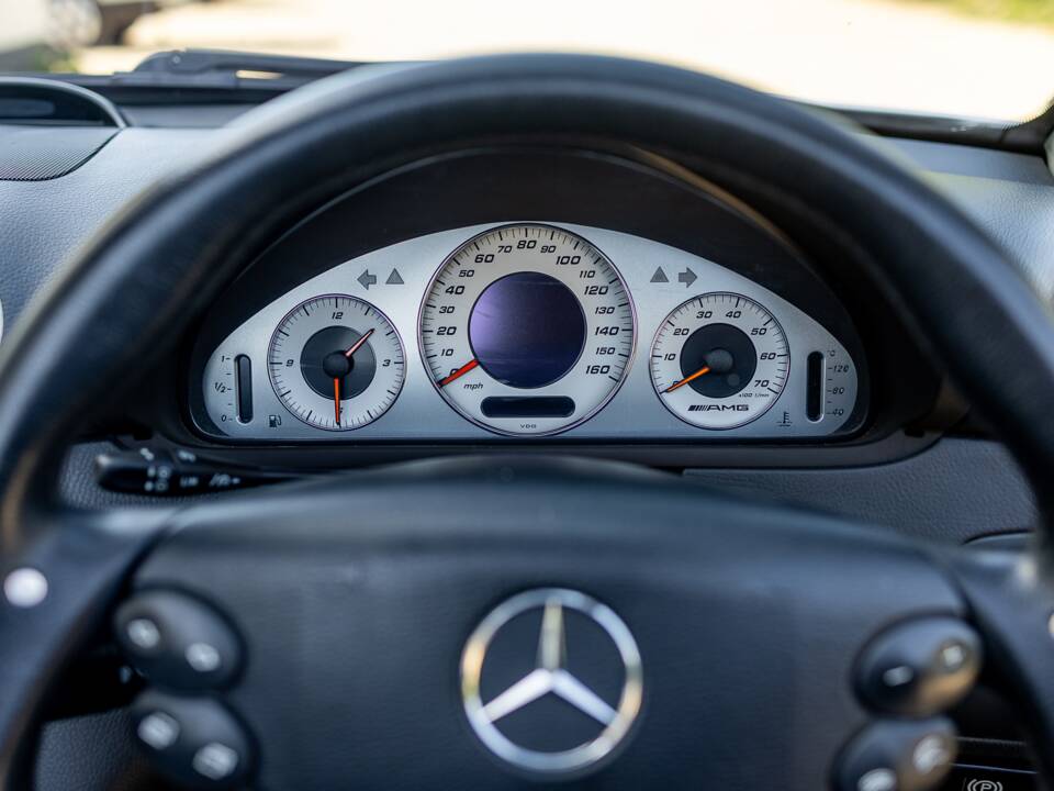 Image 41/50 of Mercedes-Benz CLK 55 AMG (2003)