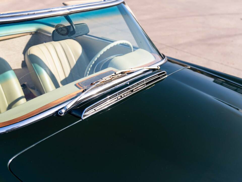Afbeelding 39/43 van Mercedes-Benz 280 SL (1968)