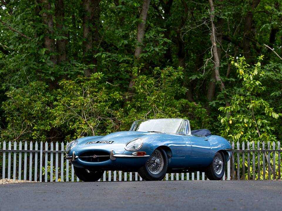 Image 36/46 de Jaguar E-Type "Lightweight" (1963)