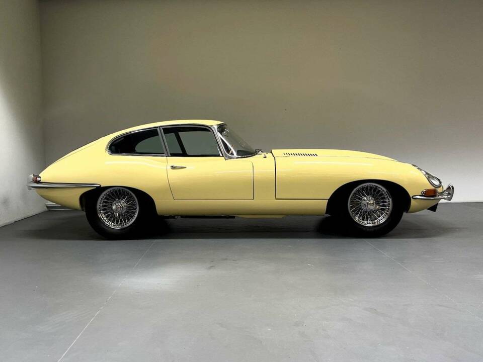 Image 3/22 de Jaguar Type E 4.2 (1965)