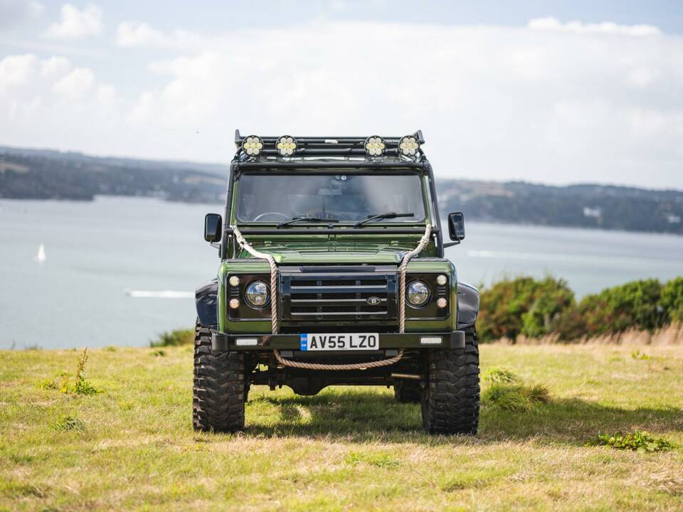 Image 7/31 de Land Rover Defender 110 (2005)