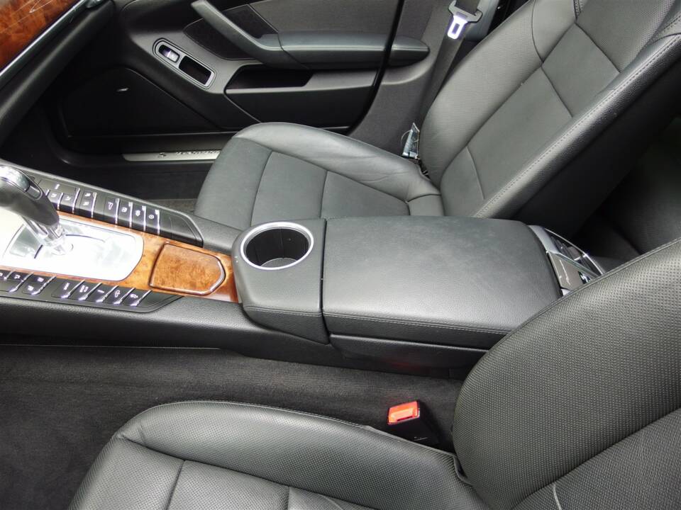 Image 67/98 of Porsche Panamera S (2010)