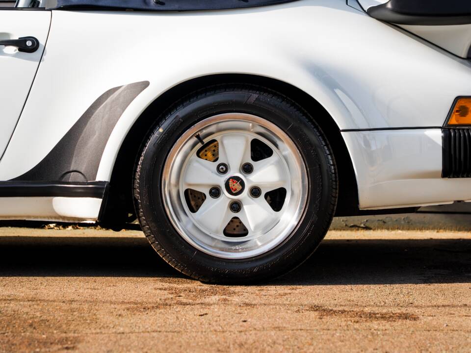 Bild 4/60 von Porsche 911 Carrera 3.2 (1987)