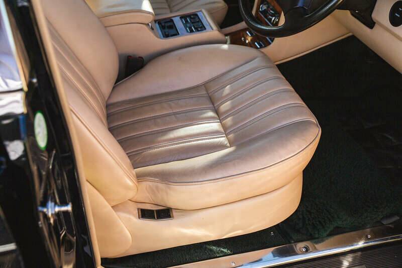 Imagen 29/50 de Rolls-Royce New Silver Dawn (1997)